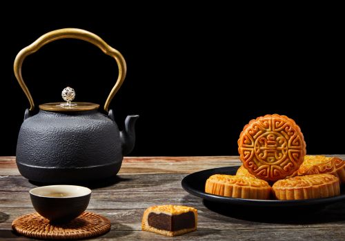 Uống Trà Gì Với Bánh Trung Thu Ngọt? Gợi Ý Từ Chuyên Gia